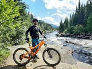 Francis Tétrault en vélo de montagne