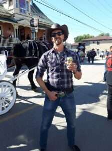 Francis Tétrault cowboy style