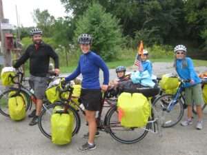 Guillaume Simard et sa famille à vélo