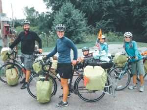 Guillaume Simard et sa famille en vélo