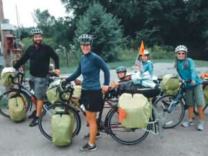 Guillaume Simard et sa famille à vélo