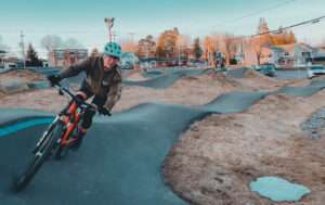 Stéphanie à la pumptrack de Waterloo