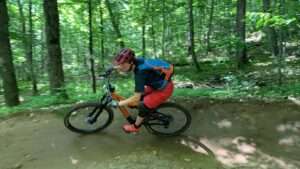 Nathalie Chagnon en vélo de montagne