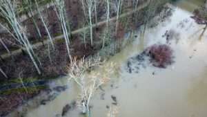 Changements climatiques. Pluie torrentielle et inondation