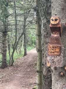 Oeuvre réalisée par l'artiste sculpteur André Michaud au réseau entretenu par Le club cycliste La meute à Rivière-du-Loup