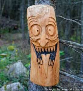 Oeuvre réalisée par l'artiste sculpteur André Michaud au réseau entretenu par Le club cycliste La meute à Rivière-du-Loup