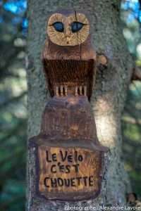 Oeuvre réalisée par l'artiste sculpteur André Michaud au réseau entretenu par Le club cycliste La meute à Rivière-du-Loup