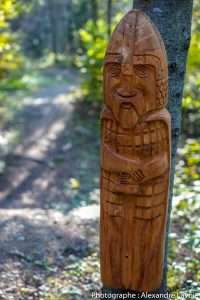 Oeuvre réalisée par l'artiste sculpteur André Michaud au réseau entretenu par Le club cycliste La meute à Rivière-du-Loup